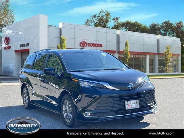 2021 Toyota Sienna XLE