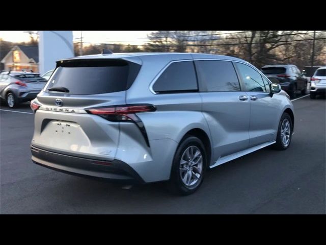 2021 Toyota Sienna XLE