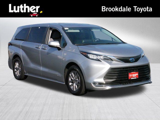 2021 Toyota Sienna XLE