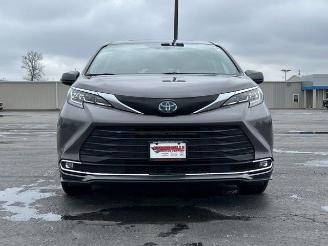 2021 Toyota Sienna XLE