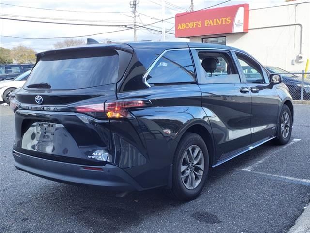 2021 Toyota Sienna XLE