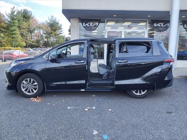 2021 Toyota Sienna XLE