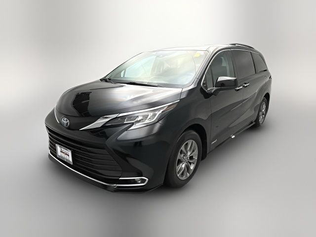 2021 Toyota Sienna XLE