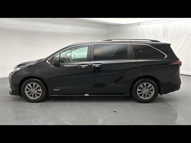 2021 Toyota Sienna XLE