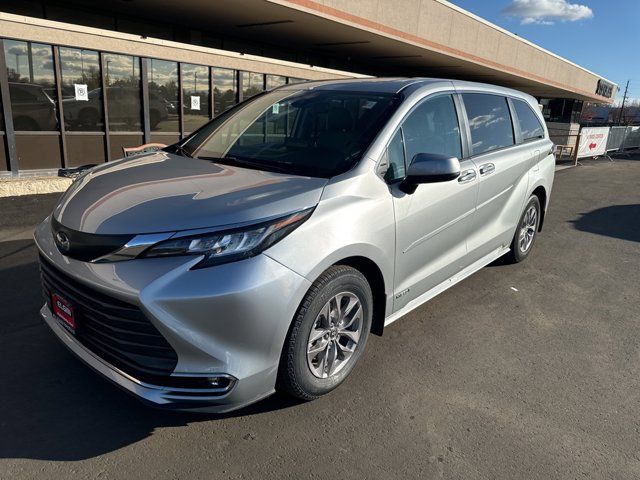 2021 Toyota Sienna XLE