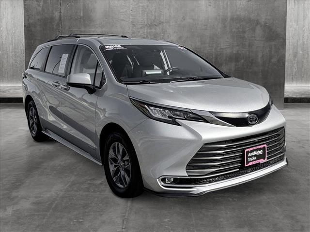 2021 Toyota Sienna XLE