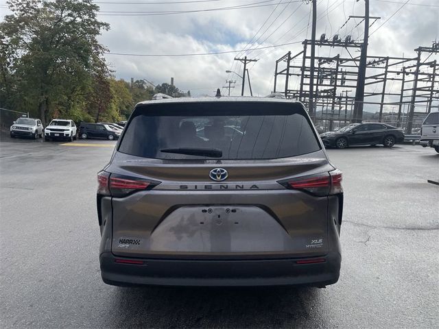 2021 Toyota Sienna XLE