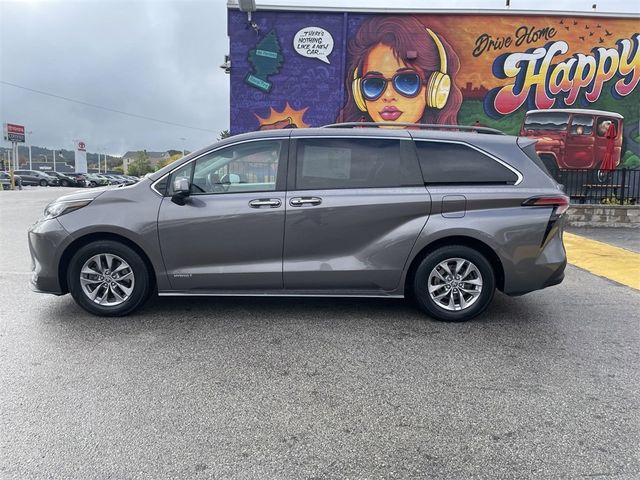 2021 Toyota Sienna XLE