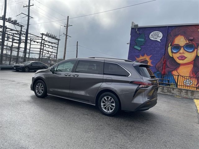 2021 Toyota Sienna XLE