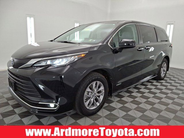 2021 Toyota Sienna XLE