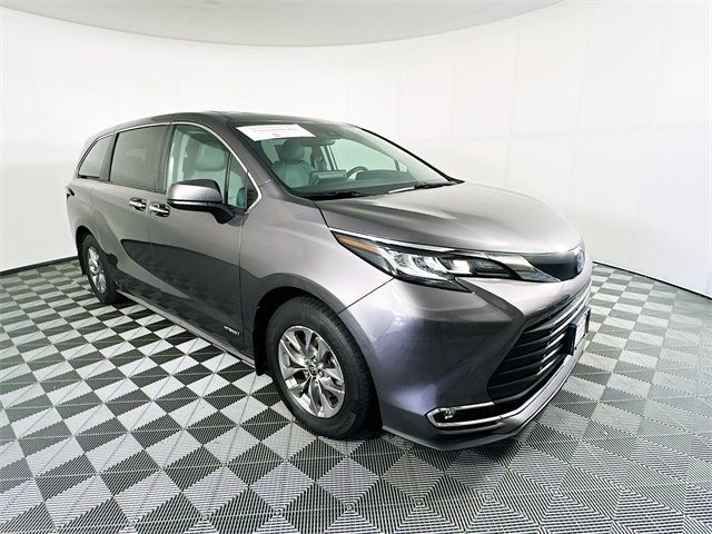 2021 Toyota Sienna XLE