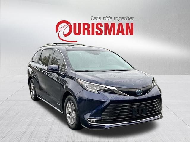 2021 Toyota Sienna XLE