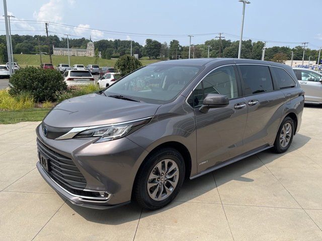 2021 Toyota Sienna XLE