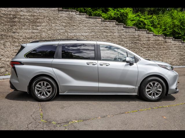 2021 Toyota Sienna XLE