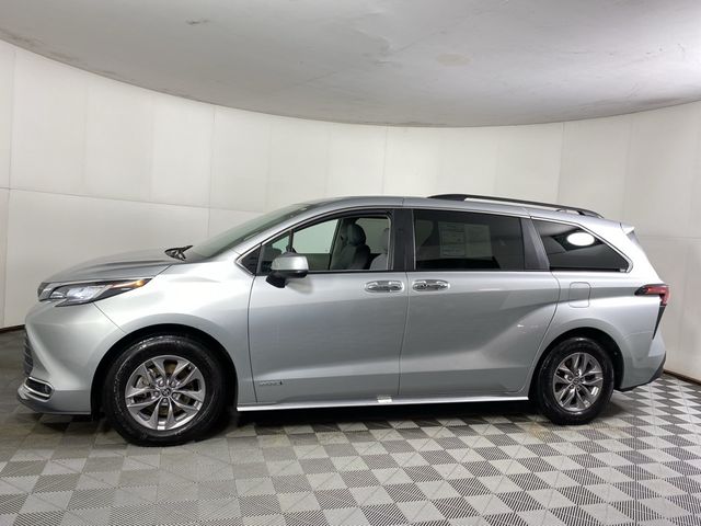 2021 Toyota Sienna XLE