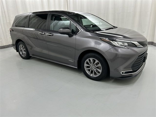 2021 Toyota Sienna XLE