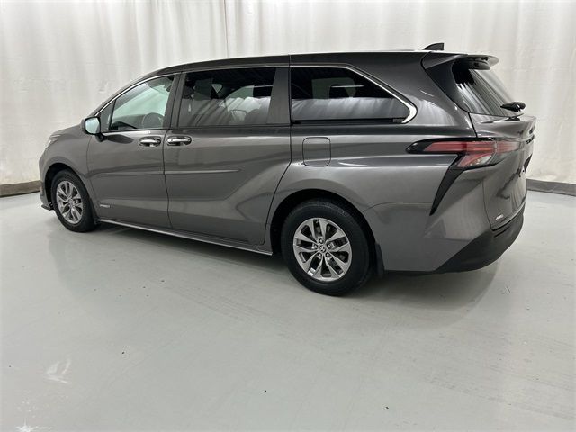 2021 Toyota Sienna XLE