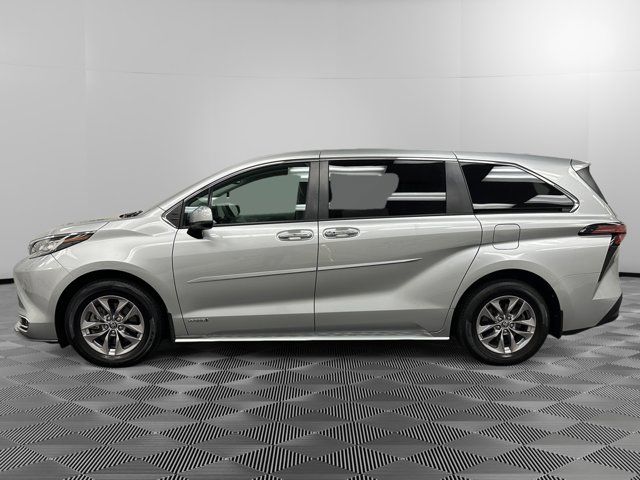 2021 Toyota Sienna XLE