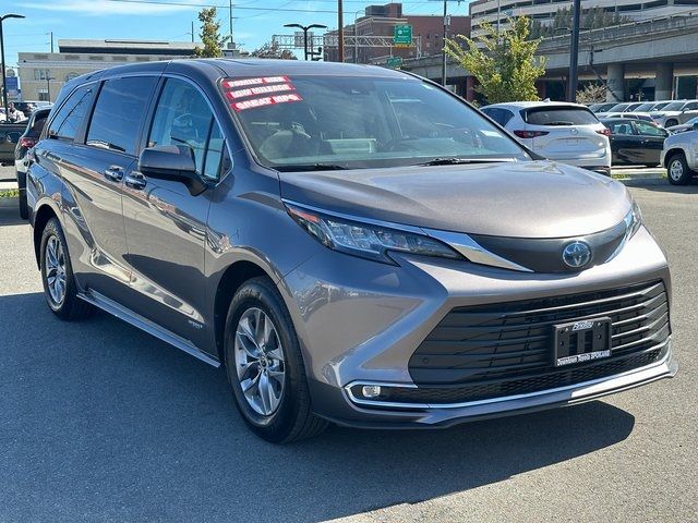 2021 Toyota Sienna XLE