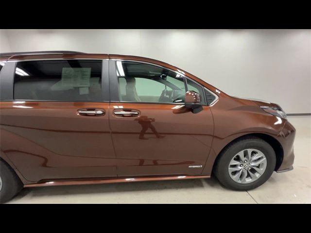 2021 Toyota Sienna XLE