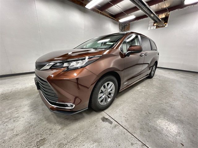 2021 Toyota Sienna XLE