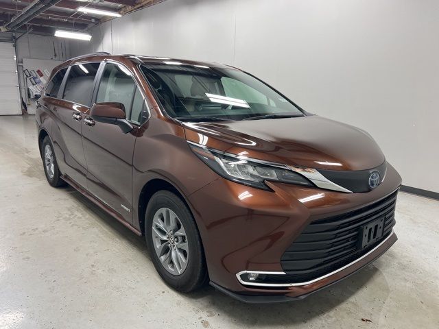 2021 Toyota Sienna XLE