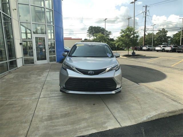 2021 Toyota Sienna XLE