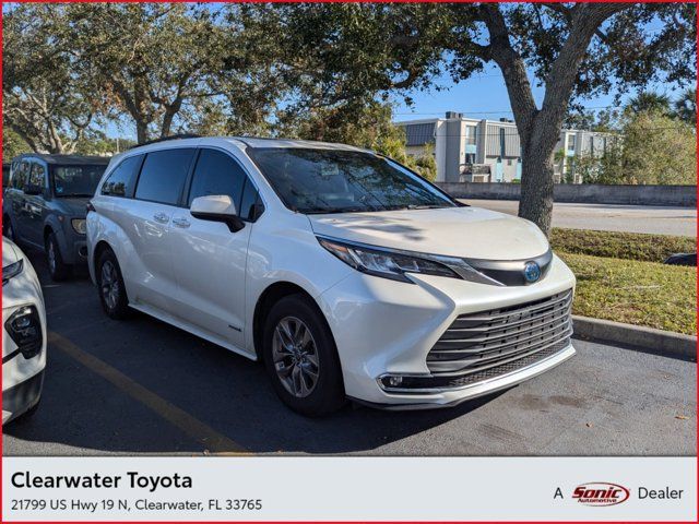 2021 Toyota Sienna XLE