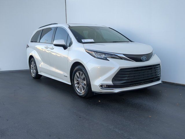 2021 Toyota Sienna XLE