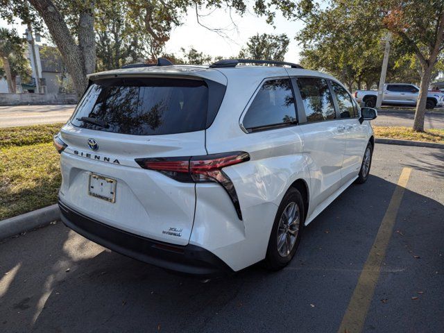 2021 Toyota Sienna XLE