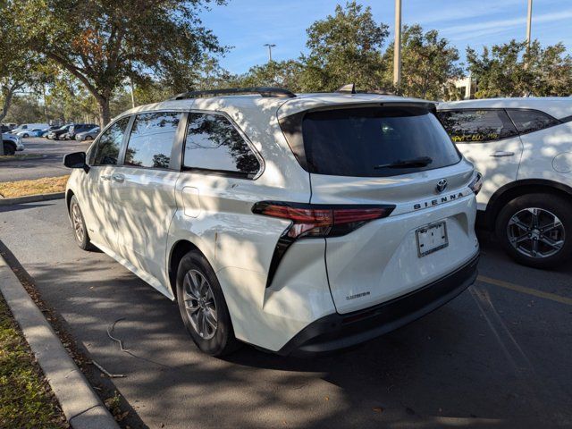 2021 Toyota Sienna XLE