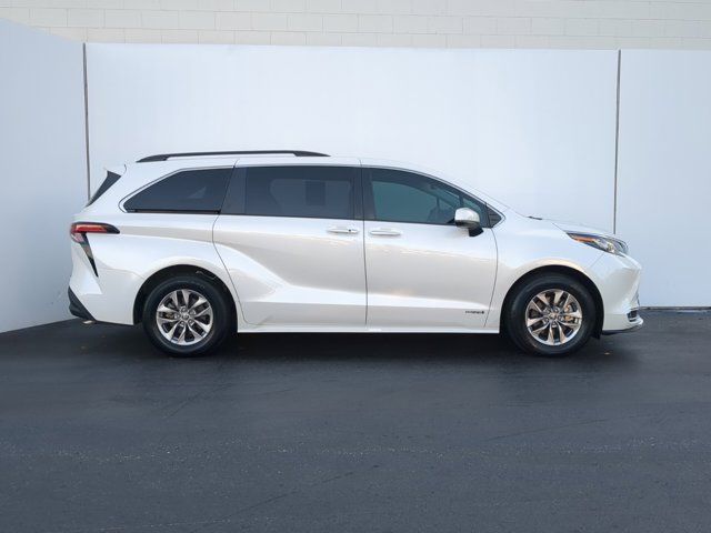 2021 Toyota Sienna XLE