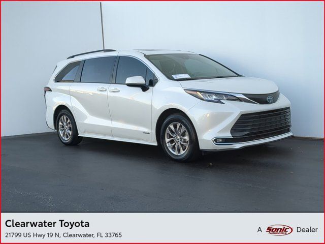 2021 Toyota Sienna XLE