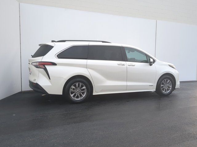 2021 Toyota Sienna XLE