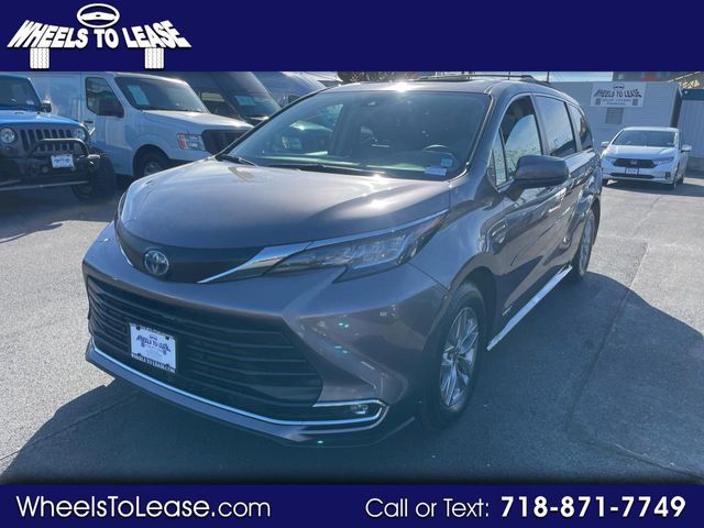 2021 Toyota Sienna XLE