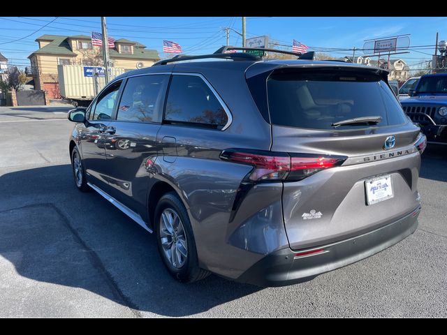 2021 Toyota Sienna XLE