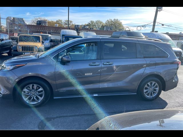 2021 Toyota Sienna XLE