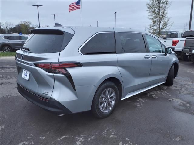 2021 Toyota Sienna XLE