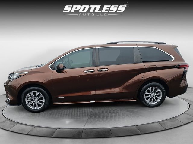 2021 Toyota Sienna XLE