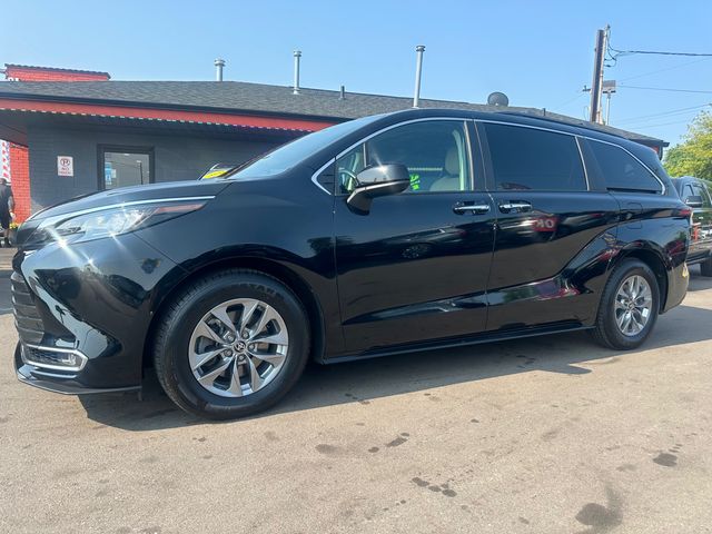 2021 Toyota Sienna XLE