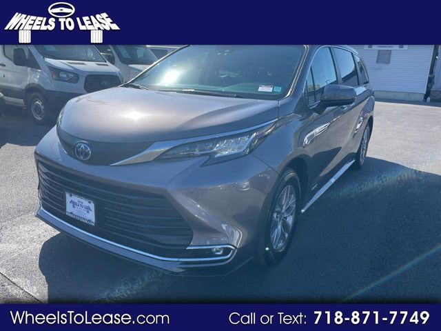 2021 Toyota Sienna XLE