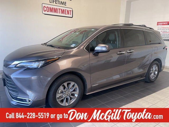 2021 Toyota Sienna XLE