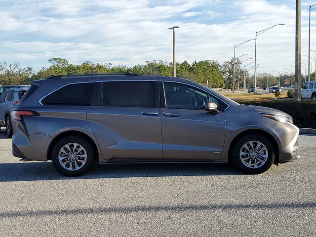 2021 Toyota Sienna XLE