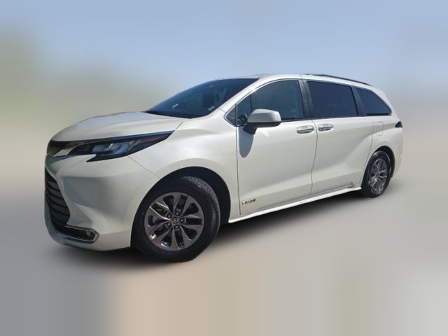 2021 Toyota Sienna XLE