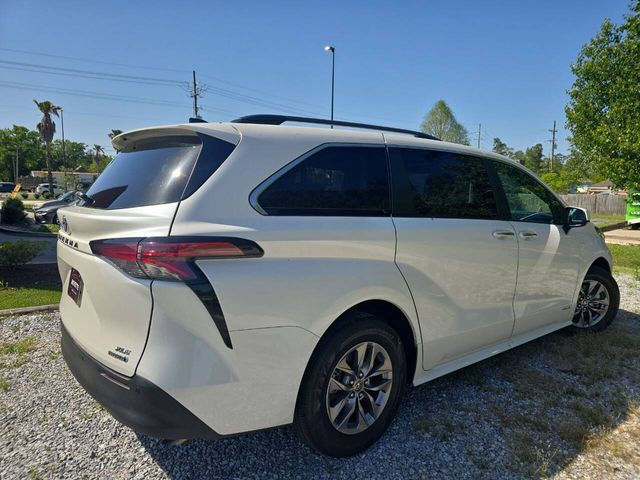2021 Toyota Sienna XLE