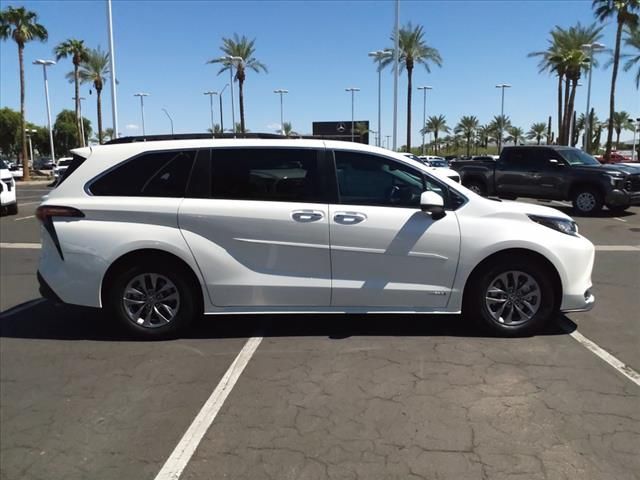 2021 Toyota Sienna XLE