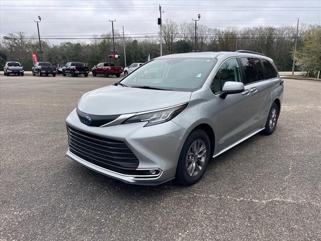 2021 Toyota Sienna XLE