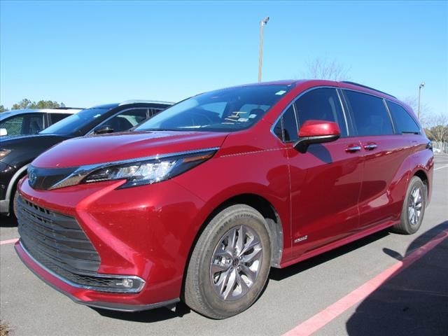 2021 Toyota Sienna XLE