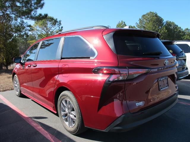 2021 Toyota Sienna XLE