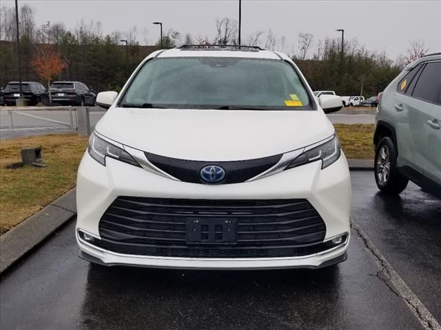 2021 Toyota Sienna XLE